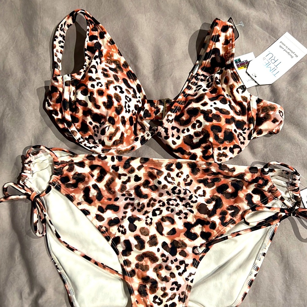 NWT Women’s 2 piece bathing suit